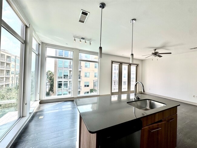Building Photo - 2111 Westheimer Rd Unit 1301 Rental