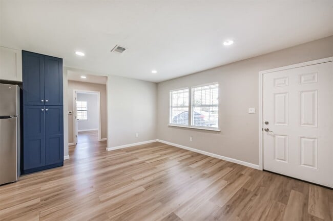 Photo - 1266 Dove St Unit B