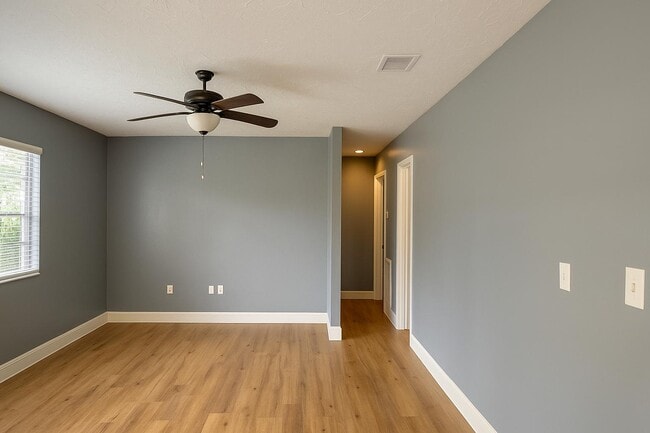 Photo - 1008 39th St W