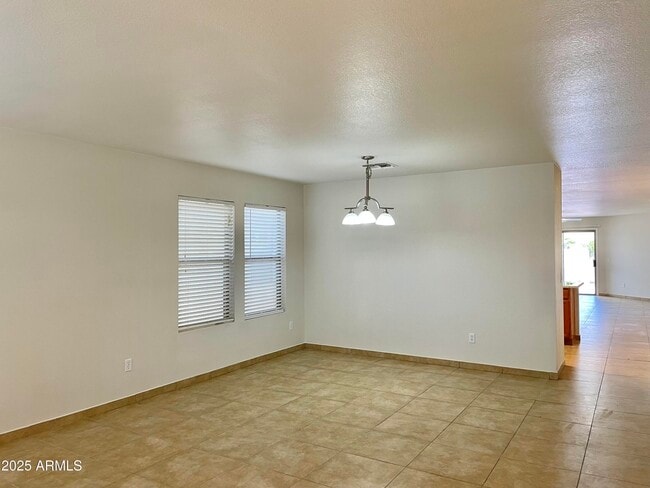 Photo - 1002 E Arabian Dr