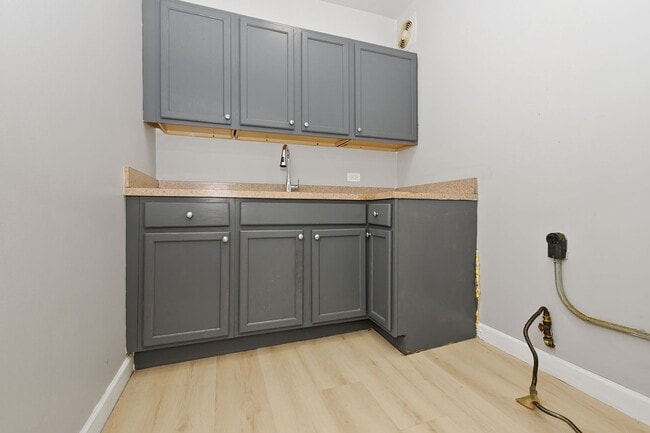 Photo - 11214-18 S Indiana