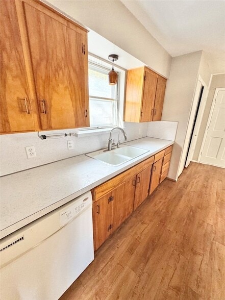 Photo - 2261 Springhill Dr