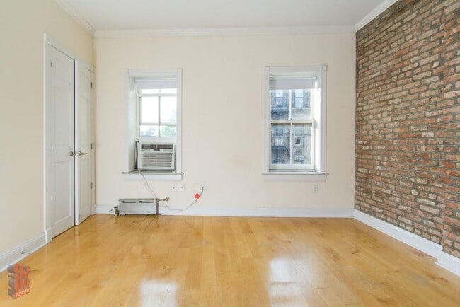 Building Photo - 120 Christopher St Rental