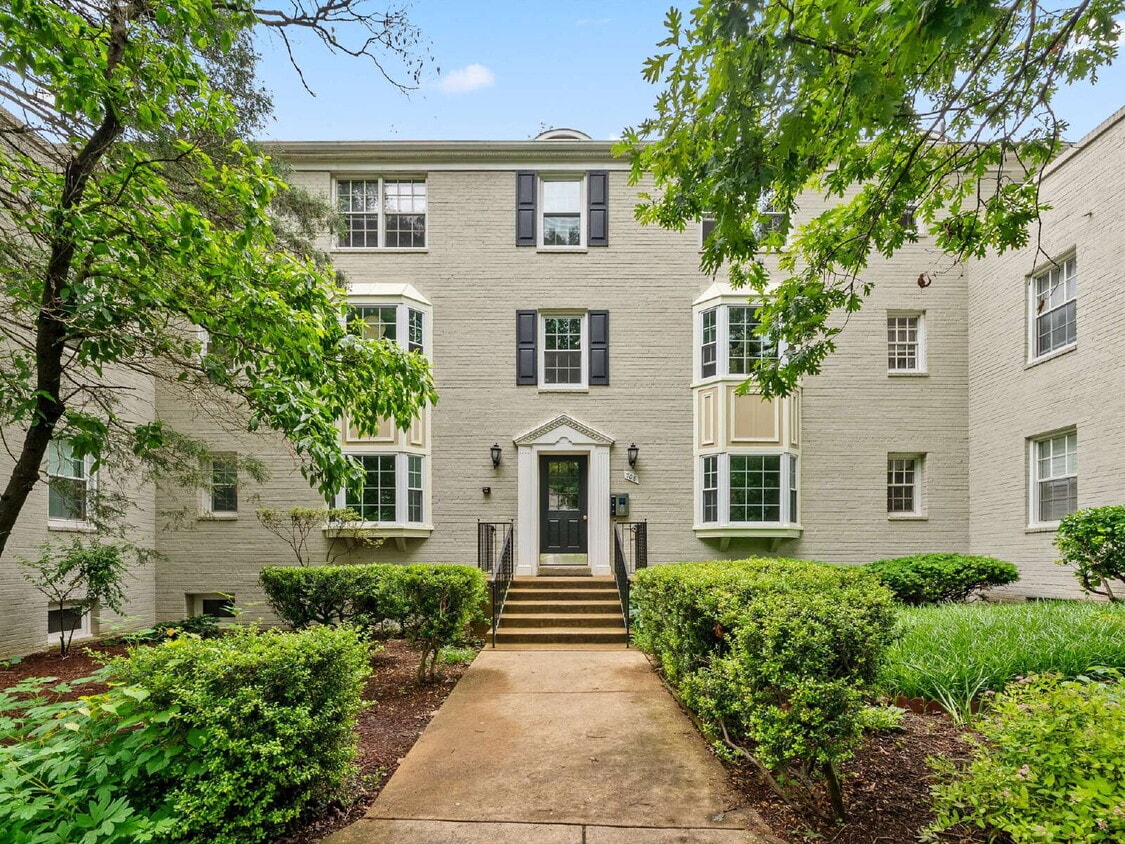 Sought-After Park Glen Condo Living in Arl... - Sought-After Park Glen Condo Living in Arl...