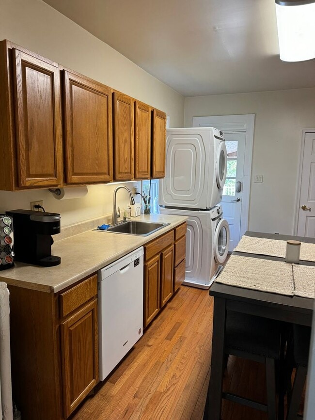 Photo - 412 E 4th St Unit 2