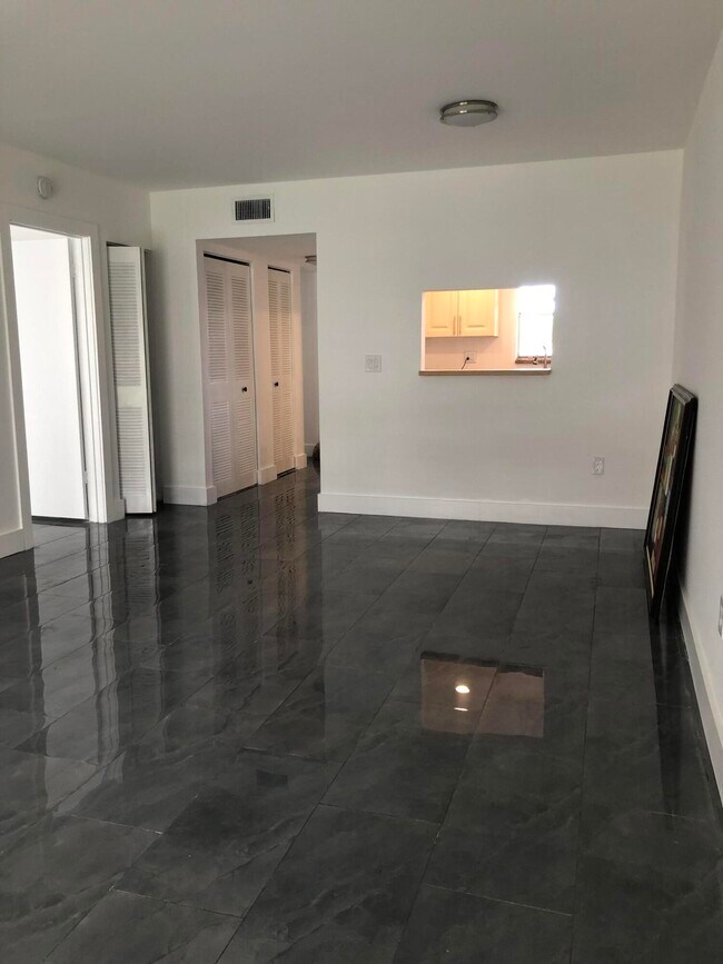 Photo - 6850 Royal Palm Blvd Unidad 104g