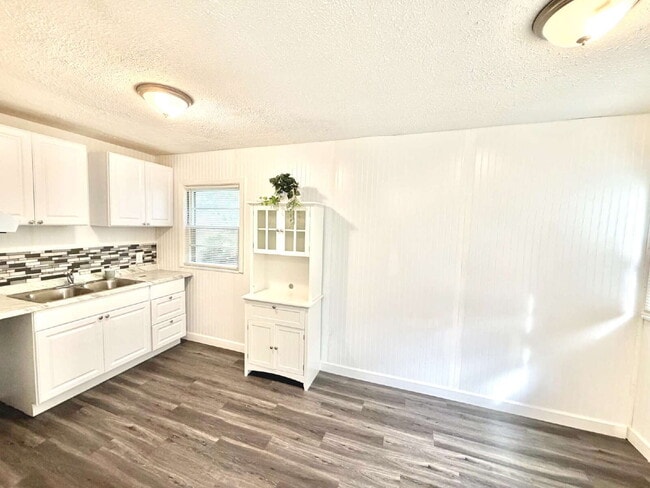 801 Hubbard Ave