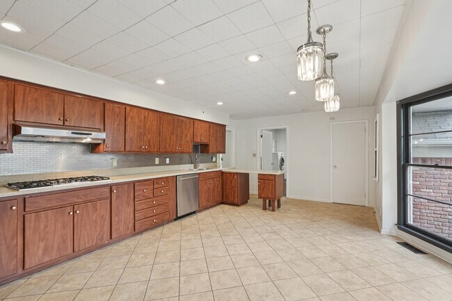 Photo - 18 Dorison Dr House