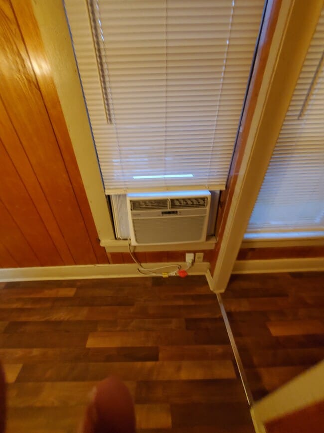 Air/Heater unit - 2536 Oakdale St Unit 5 Studio