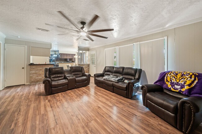 Photo - 715 Marne Ln