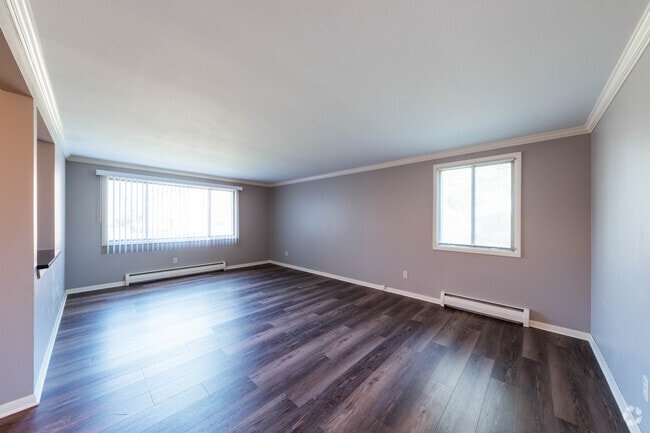 2BR, 1BA - 825 SF - Living Room
