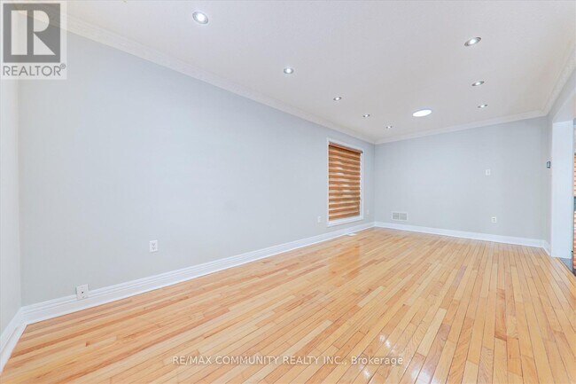 Photo - 101 Meandering Trail