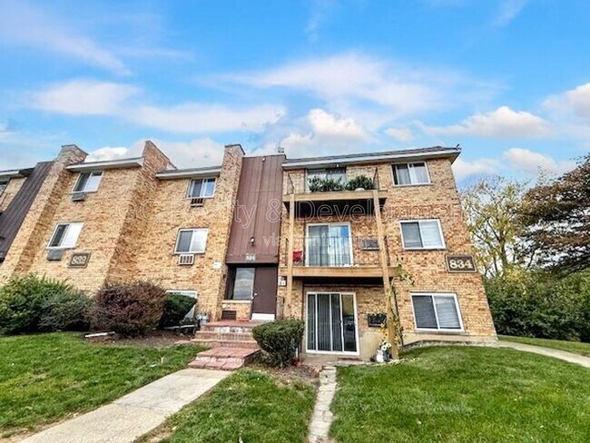 Building Photo - 834 College Blvd Unit 201