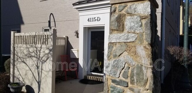 Building Photo - 4115 D S Four Mile Run Dr Rental