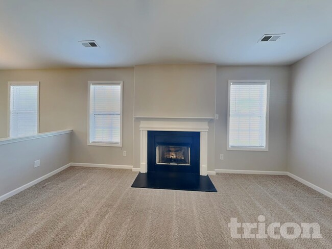 Photo - 4991 Astonshire Ln