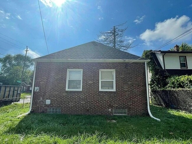 Photo - 13500 Rutherford St