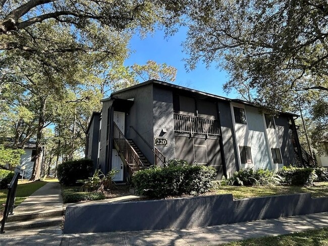 Building Photo - 220 Riverbend Dr Unit 101