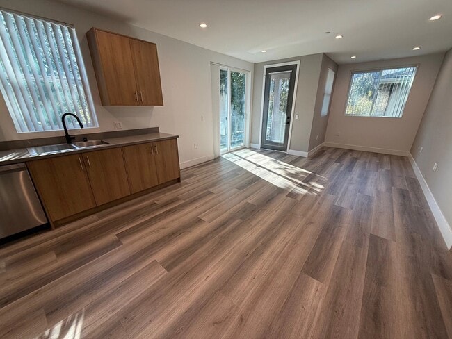 Photo - 11155 Huston St Unidad 201