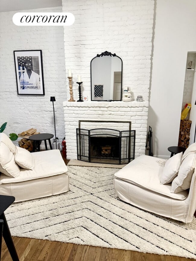 Photo - 353 W 19th St Apartamento
