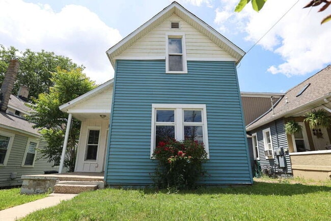 Building Photo - 129 Diamond Ave SE