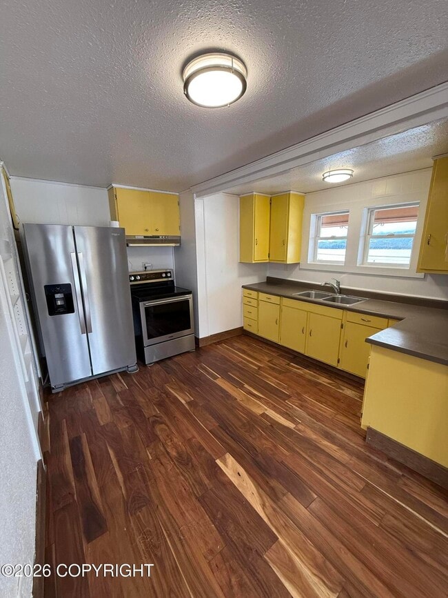 Building Photo - 1940 2nd Ave Unit lower