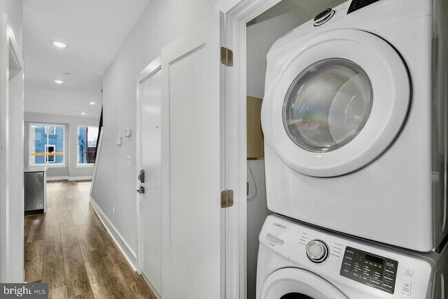 Photo - 2537 Cecil B. Moore Ave Unidad 2