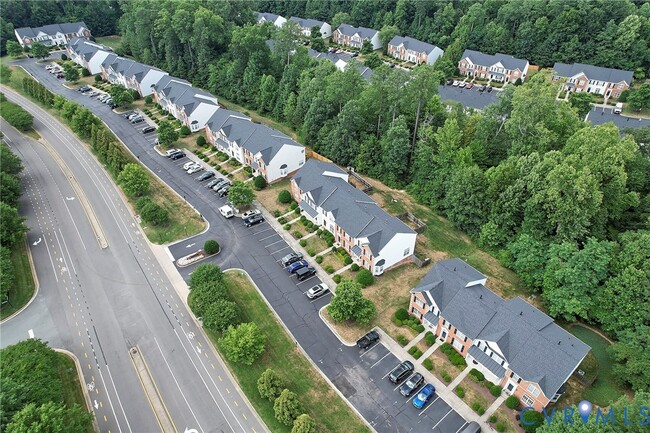 Photo - 315 Kingscote Ln