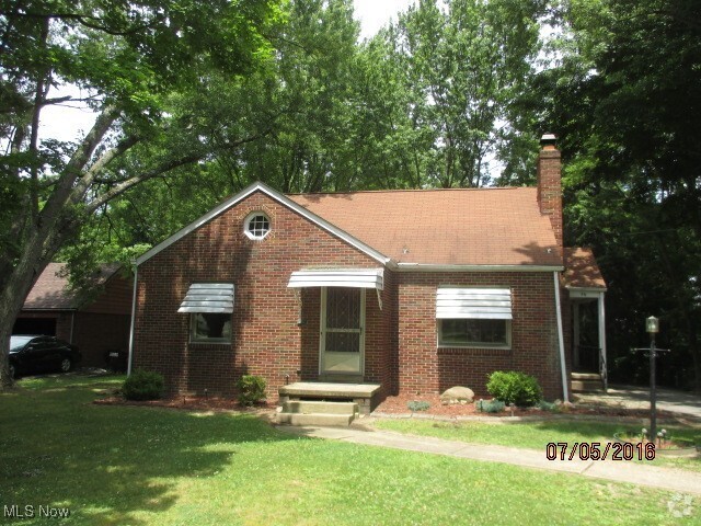 Building Photo - 86 Ferncliff Ave Rental