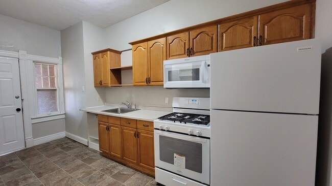 Building Photo - Spacious 1 bedroom and studio in the heart of Eat Street Unit 1