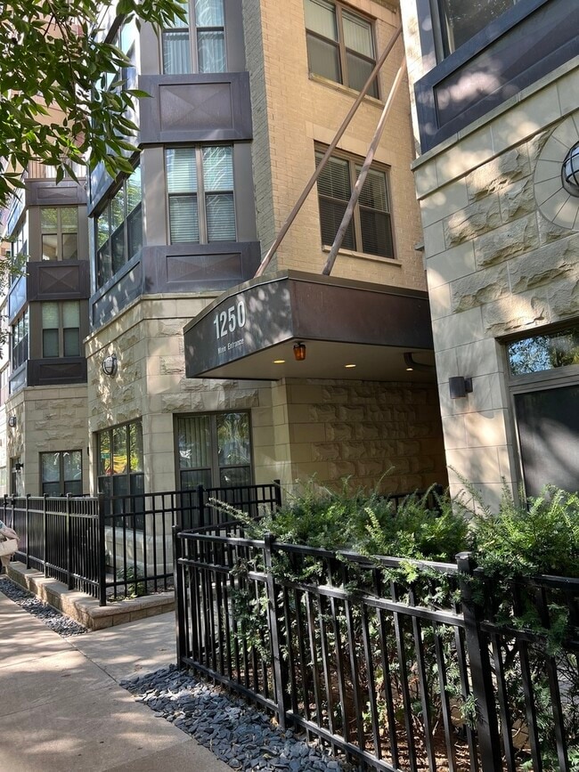 Building Photo - 1250 S Indiana Ave Unit 606