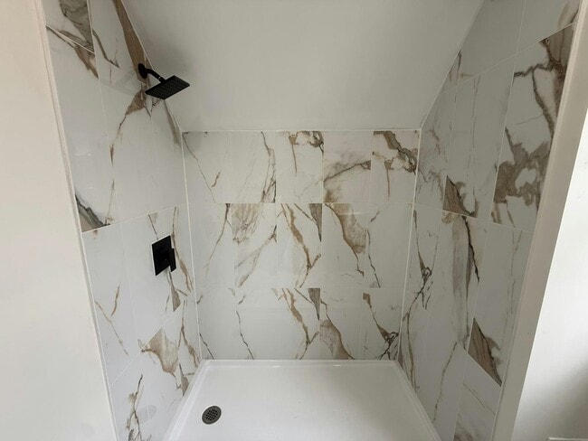 Photo - 1326 W 110th St