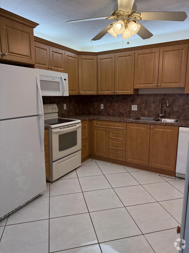 Building Photo - 3018 Wolverton E Rental