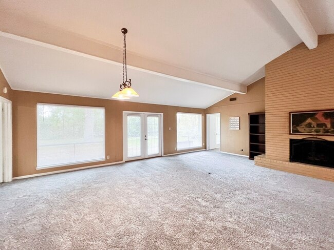 Photo - 401 Rolling Hills Dr W