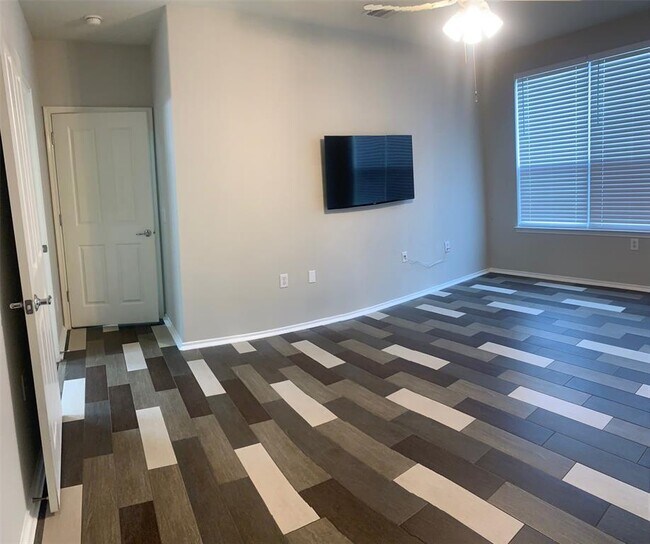 Photo - 13600 Breton Ridge St Unidad 13A