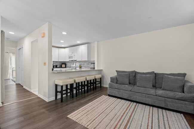 Photo - 8 Rose Ln Unit APT 10-5