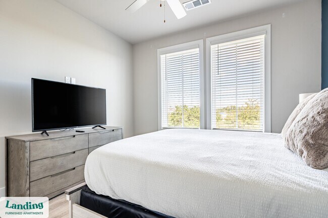 Photo - 300 E Broad St Unidad 229