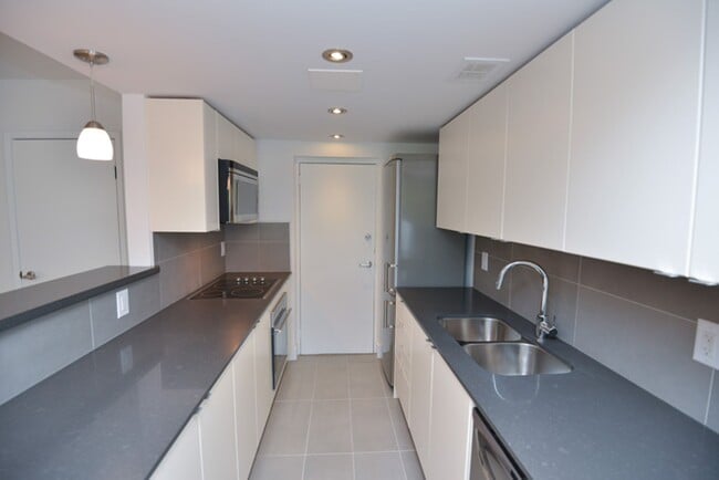 Building Photo - 36 Castle Frank Rd Unit 407
