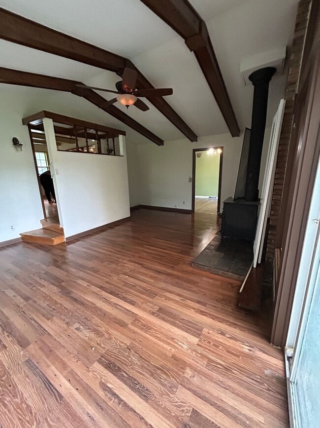 Large 3 bedroom 1 Bathroom House - Large 3 bedroom 1 Bathroom House