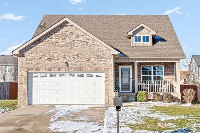 Building Photo - Nice Home in Peach Tree Subdivision Waiting for you to Call home TODAY