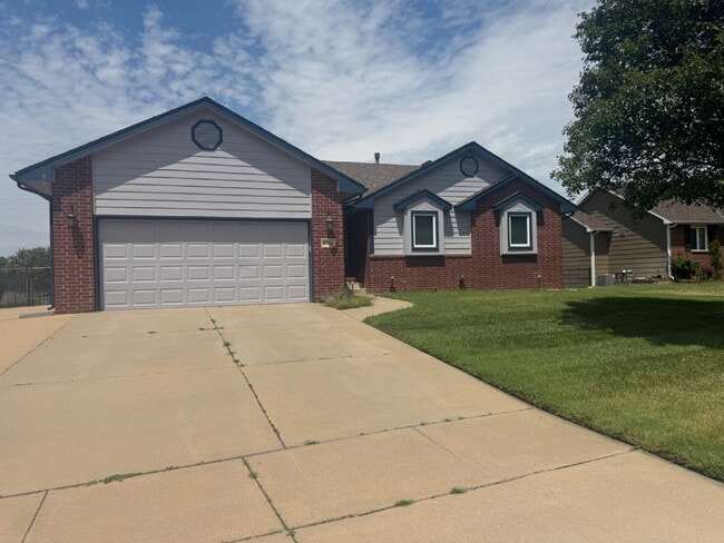 Building Photo - "Spacious 4-Bedroom Retreat with 3 Full Baths in Prime Wichita Location – 2,812 Sq. Ft.!"