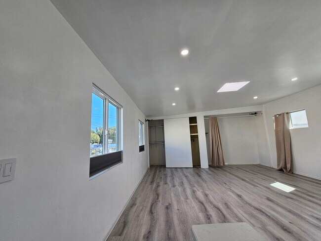 Photo - 2013 Lincoln Blvd Unit A