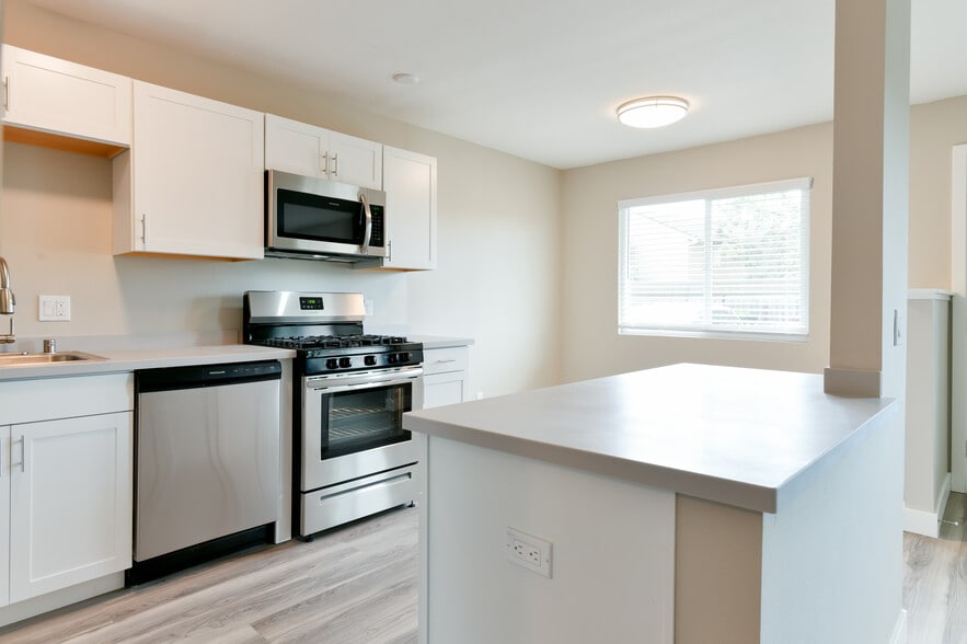 2BR, 1 BA