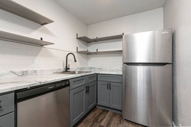 Photo - 1147 E Elm St Unit 8