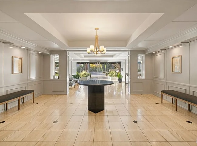 Building Photo - 906 N Doheny Dr Unit 322