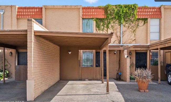 Building Photo - 2875 N Tucson Blvd Unit 68 Rental