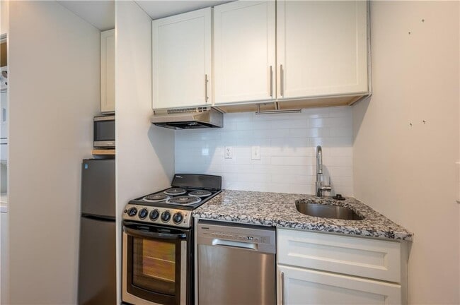 Photo - 1170 Greenwich St SW Unit 7