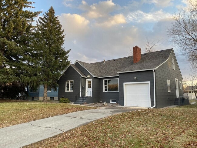 5 Bedroom, 3 Bathroom House Near Pioneer P... - 5 Bedroom, 3 Bathroom House Near Pioneer P...