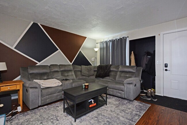 Photo - Beautiful 3-Bed 2-Bath Townhouse in Brooklyn Park!