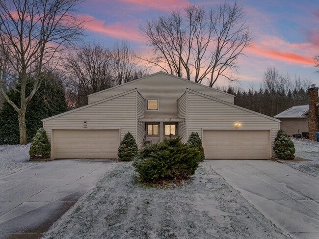 Building Photo - 1102 Big Valley Dr
