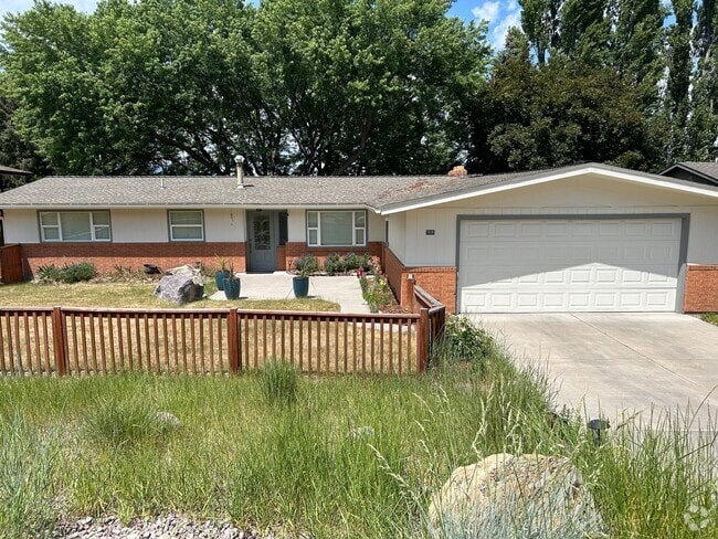 Building Photo - 4 Bedroom in South Missoula! Rental